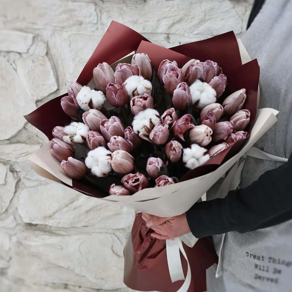 Букеты из тюльпанов в крафт бумаге. Шоколадные тюльпаны. Тюльпаны из шоколада букет. Тюльпаны из бельгийского шоколада. Букет из шоколадных жёлтых тюльпан.