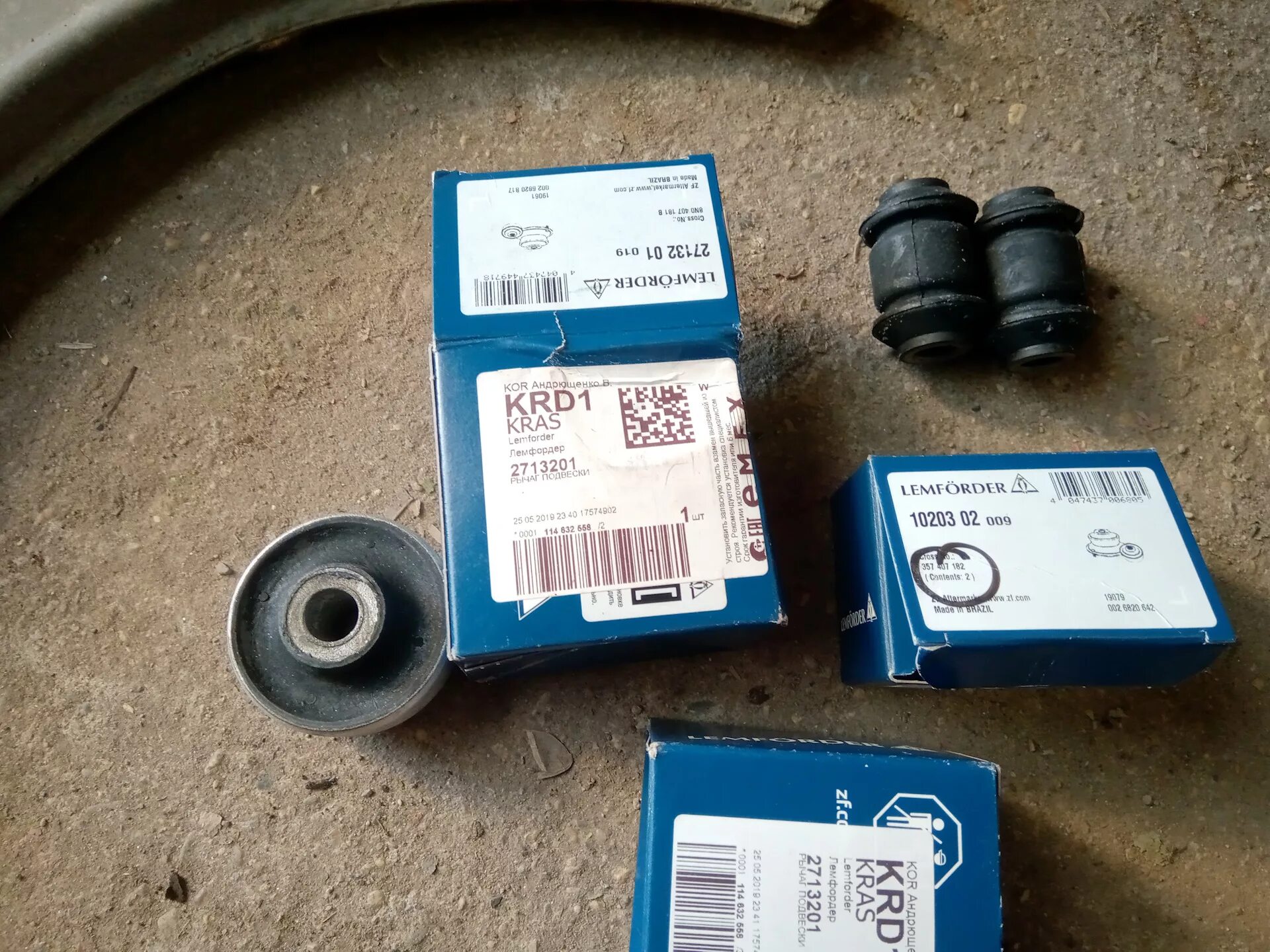 Сайлентблок рычага передний skoda octavia (1u), vw golf iv 1020302. Сайлентблок передней подвески golf 4. Сайлентблок переднего рычага гольф 4. Сайлентблок переднего рычага гольф 4. Сайлентблок переднего рычага lemforder 1020302.