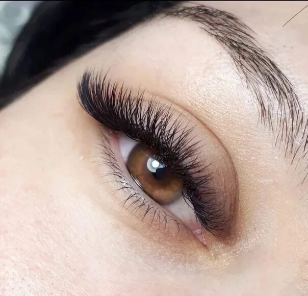 Наращивание ресниц мокрый с растушевкой. Ресницы мокрый с растушевкой. Мокрый эффект с цветными ресницами. Наращивание ресниц мокрый с растушевкой. Наращивание ресниц мокрый эффект классика.