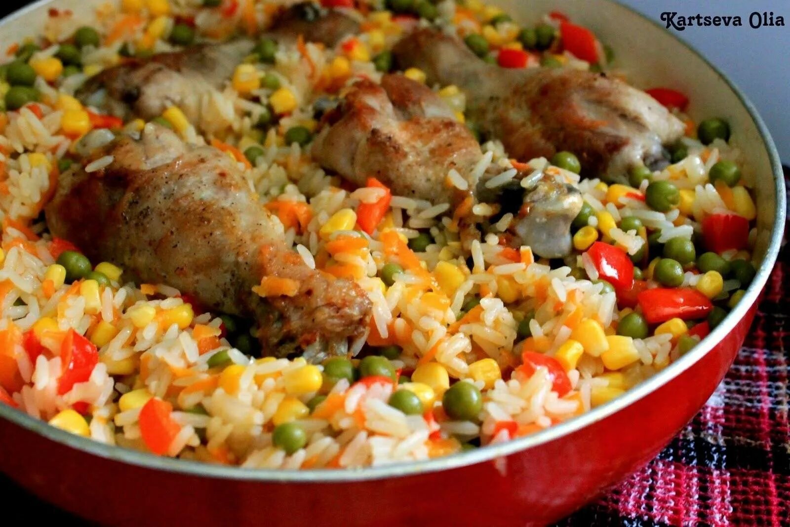 Рис с курицей. Рис с овощами и курицей. Курица с рисом и овощами по каталонски. Рис с мясом и овощами.