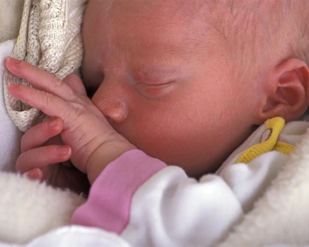 Возьму новорожденного. Переношенные Новорожденные. Переношенный новорожденный фото. Генномодифицированный младенец.