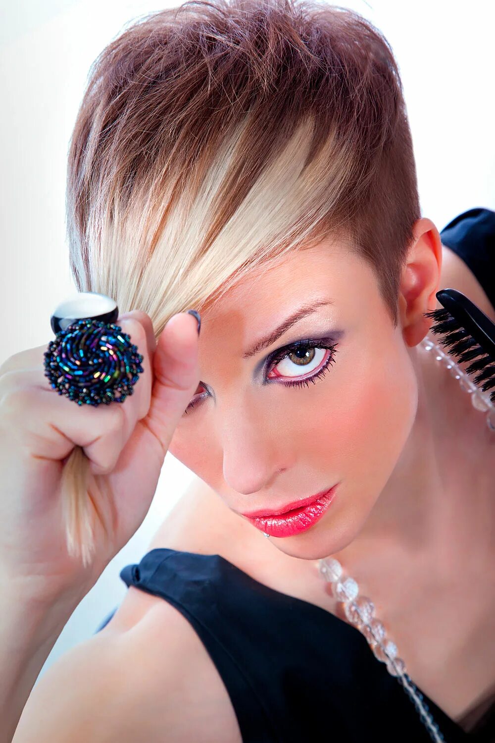 как красиво покрасить короткие. модное окрашивание на короткие волосы. как красиво покрасить короткие. колорирование на пикси боб. как красиво покрасить короткие.