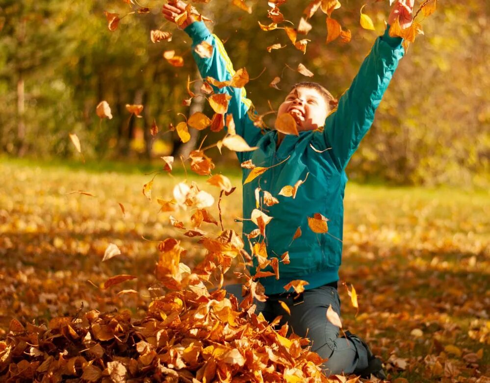 Осенние забавы. Осенние развлечения. Развлечения осенью. Осенняя фотосессия в саду.