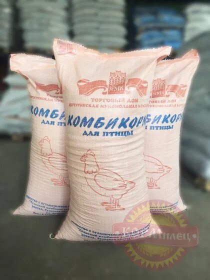 Мешка несушкам. Комбикорм в мешках для кур несушек. тверской комбикорм. рязанский комбикорм для кур несушек. комбикорм кроха для цыплят несушек.