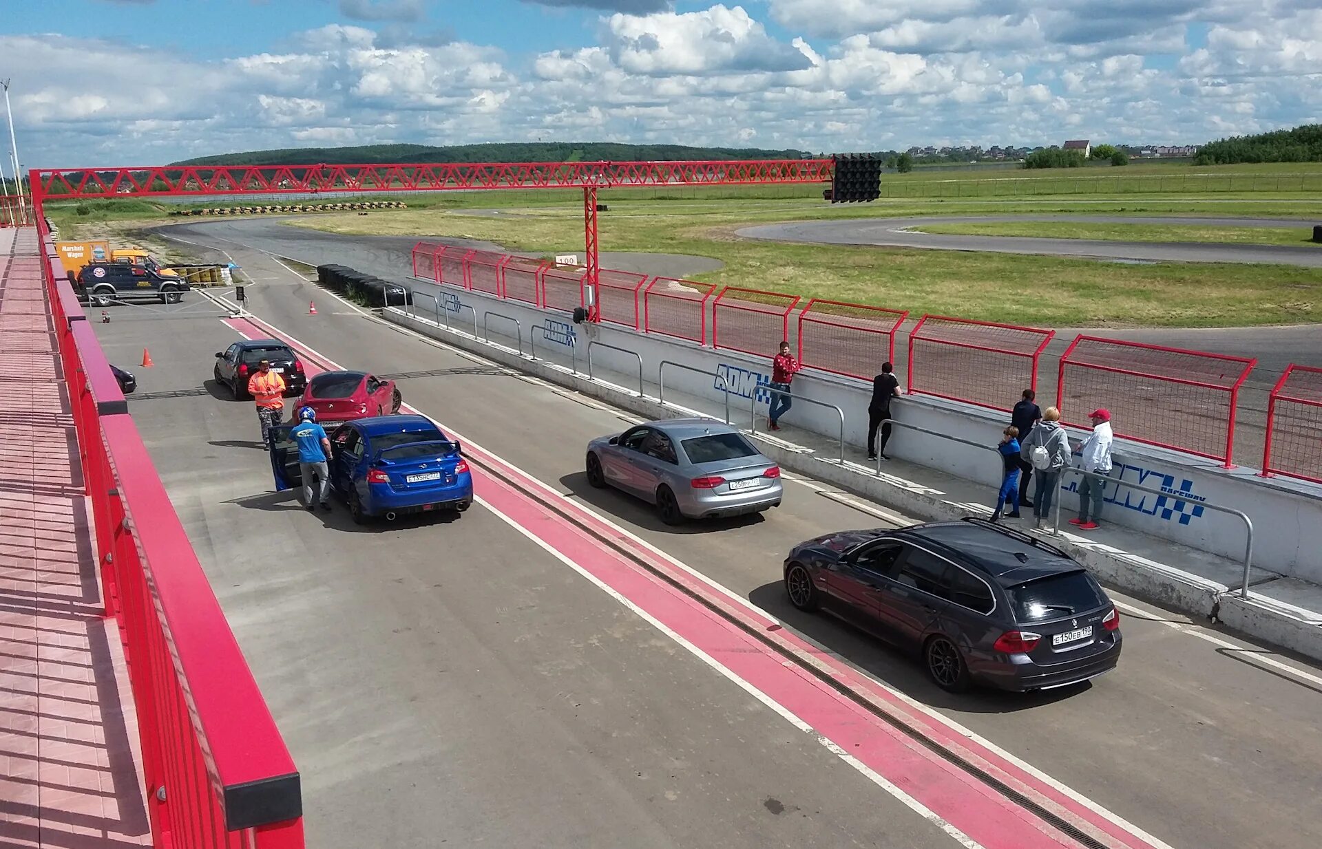 ADM Raceway трек. Трек день. Заезд на треке. ADM Raceway парковка. Rus track