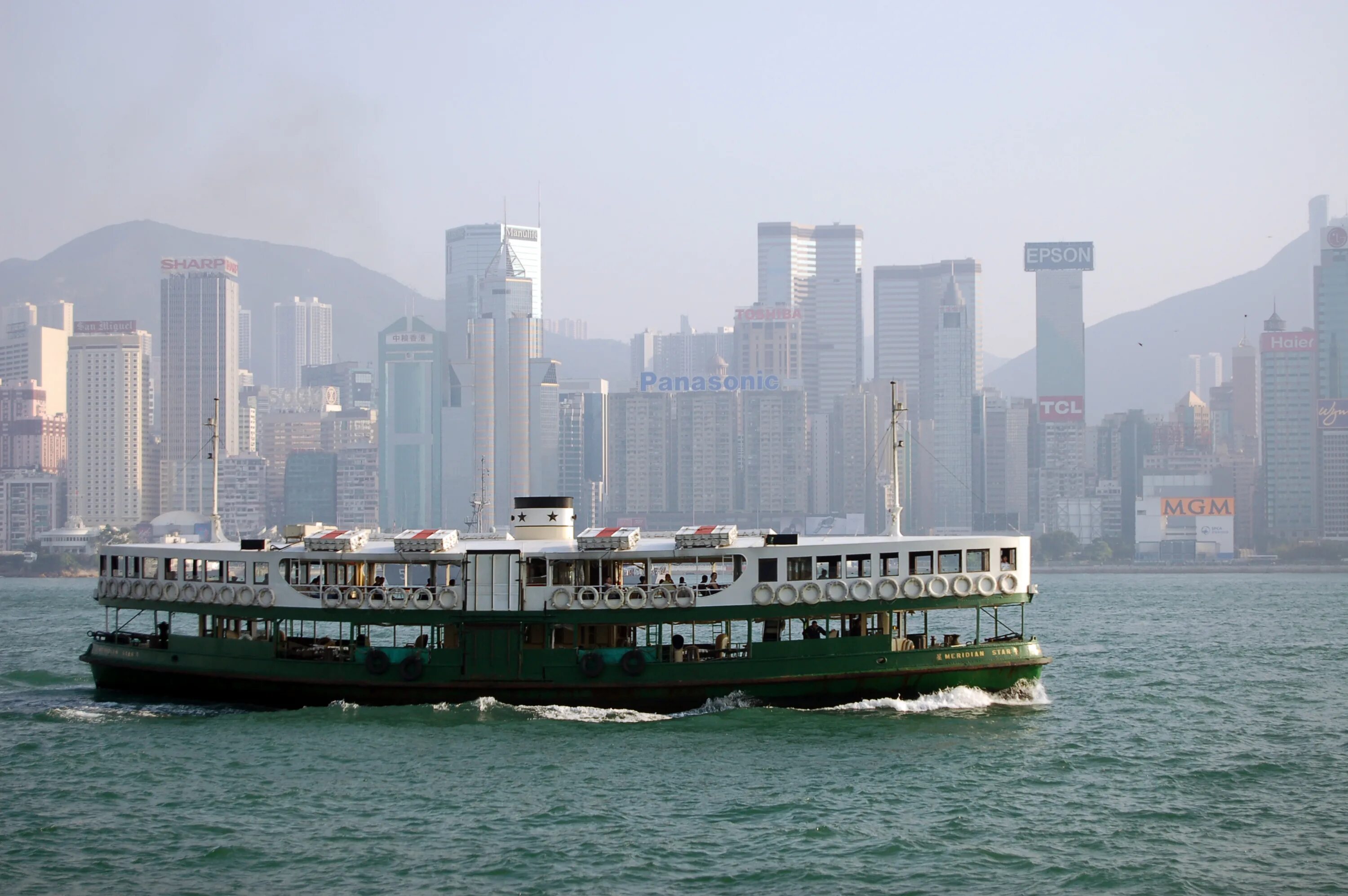 Гонконг паромы. Паром star ferry гонконг. гонконг стар ферри. hong kong meridian ferry.