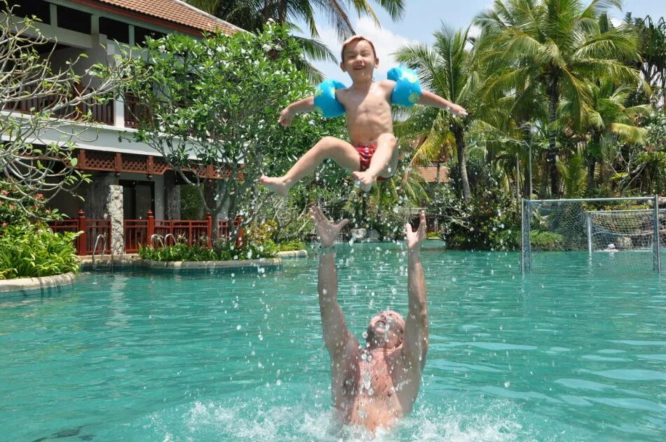 Дети море пляж веселье. Отдых и развлечения. Путешествие с детьми в тайланд. Таиланд экскурсии для детей. С любовью из тайланда.