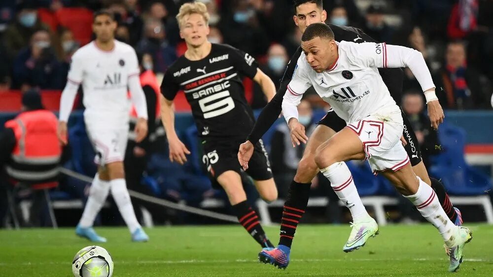 1 макул тура б стион безотл гательный. Paris Saint-Germain montpeiiieг. Платина в PSG. Фраксуа Жермен.