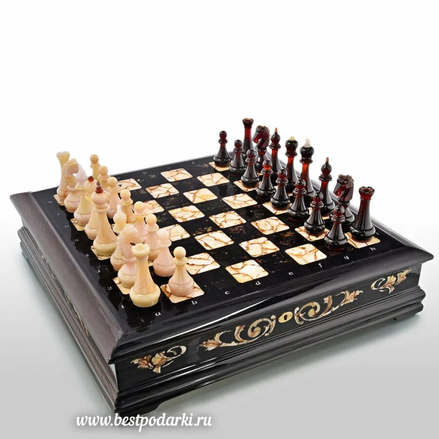 Купить шахматы рф. Шахматы нарды янтарные. Шахматы из янтаря. Шахматы деревянные. Эксклюзивные шахматы.