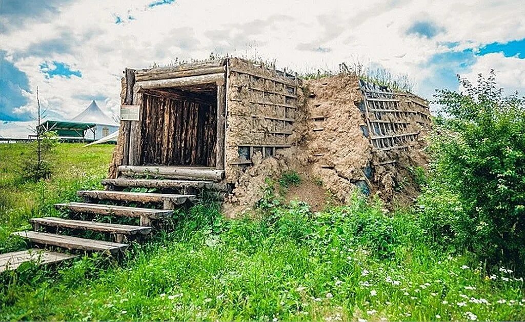 Карамо жилище селькупов. Землянка жилище славян. Землянка сибирь. Туэдзи жилище удэгейцев. Землянка 19 век.