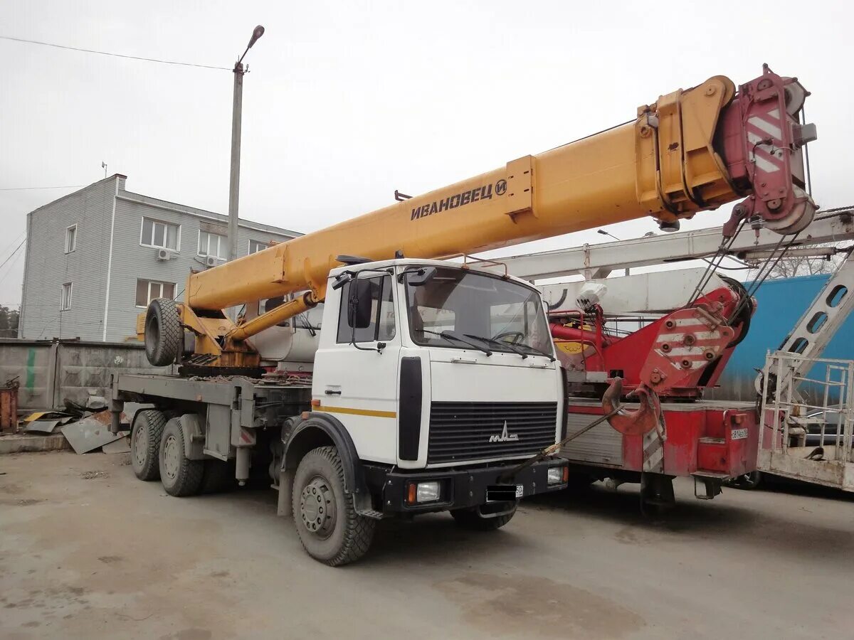 Автокран машека 25 тонн. Автокран ивановец 2005 год. Автокран ивановец 2005 год. Авито автокраны. Автокран в донецке.