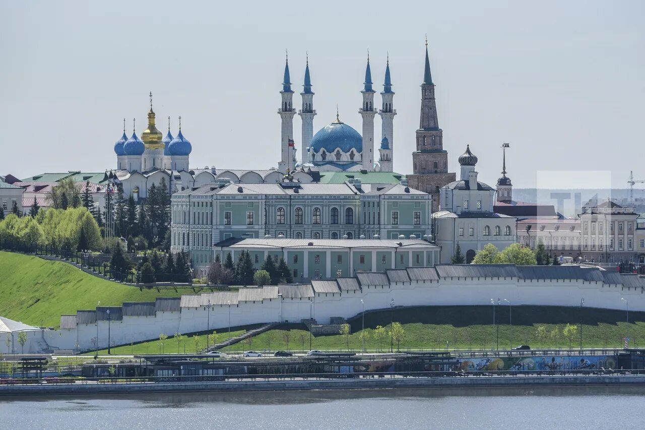 Татарский б г. Казанский Кремль 2022. Мечеть Казань татар информ. Казань 2022 город. Казанский Кремль Татарстан 2000г.