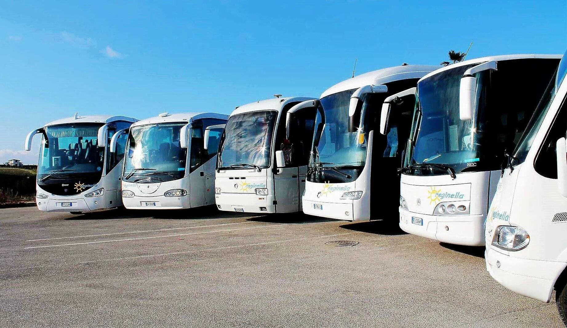 Пассажирский автобус. Автобусные перевозки. Пассажирский автопарк. Пассажирские перевозки автобус.