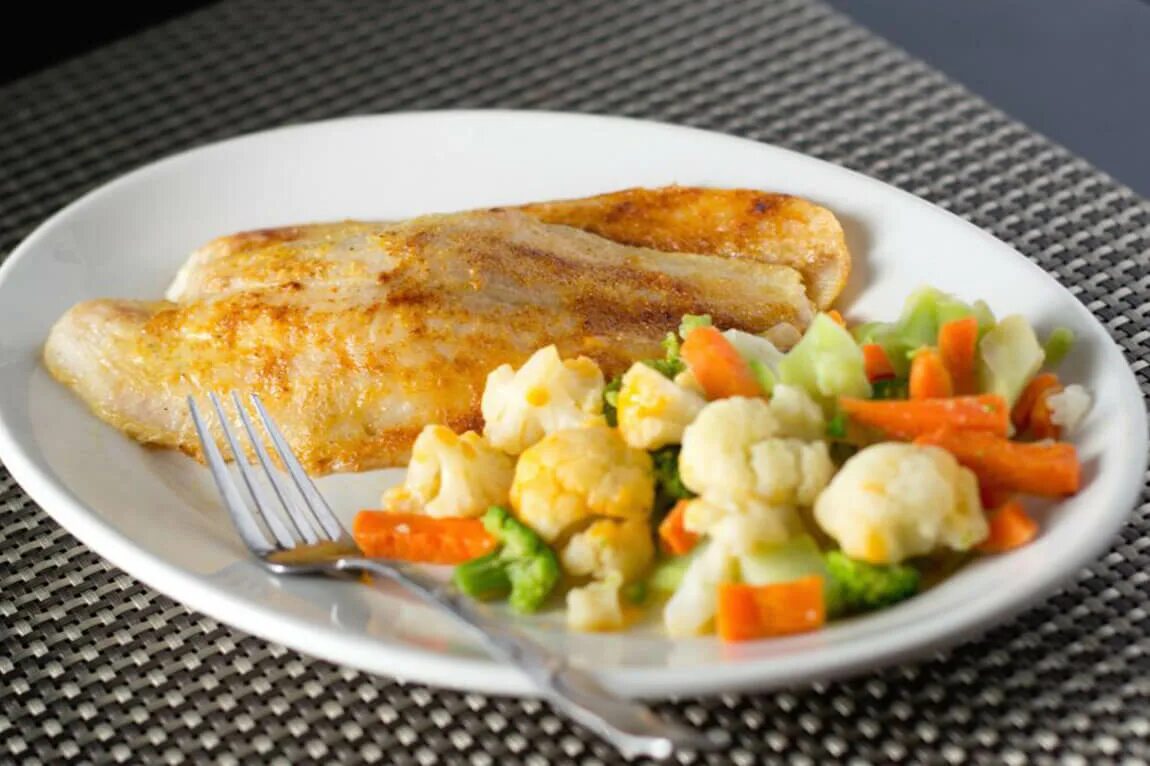 Как вкусно приготовить филе пангасиуса. Пангасиус. пангасиус в духовке. пангасиус с овощами. рыба филе пангасиуса в духовке с овощами.