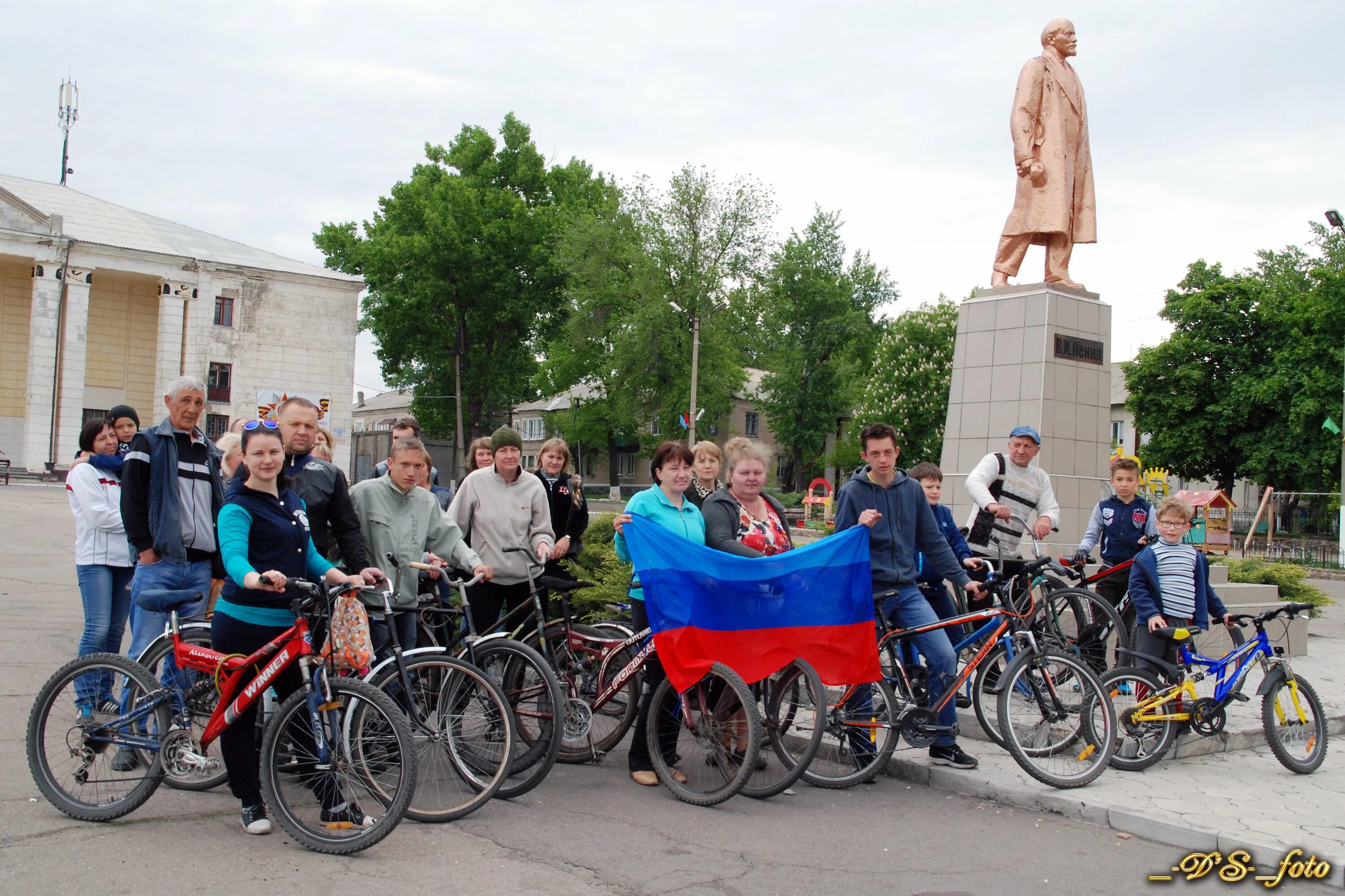 Погода луганская обл на 10 дней. Червонопартизанск ЛНР. Свердловск Луганская область красный Партизан. Город Червонопартизанск Луганской области. Червонопартизанск Луганская область сейчас.