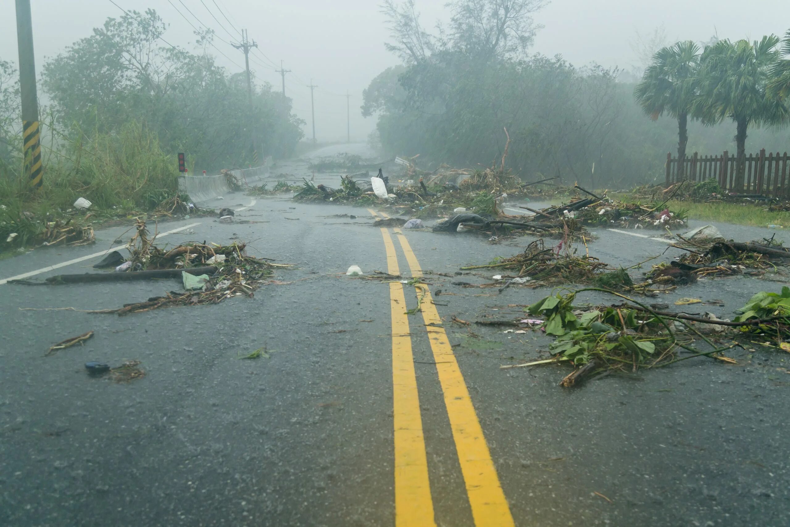 Natural disasters hurricane. Стихийные бедствия. Катастрофы природного характера. Ураганы землетрясения наводнения. ЧС природные катастрофы.