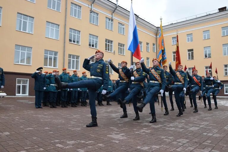 Сайт уральского института мчс россии. Уральский институт ГПС. Уральский университет ГПС МЧС. МЧС ЕКБ институт. Ури ГПС МЧС России Екатеринбург.