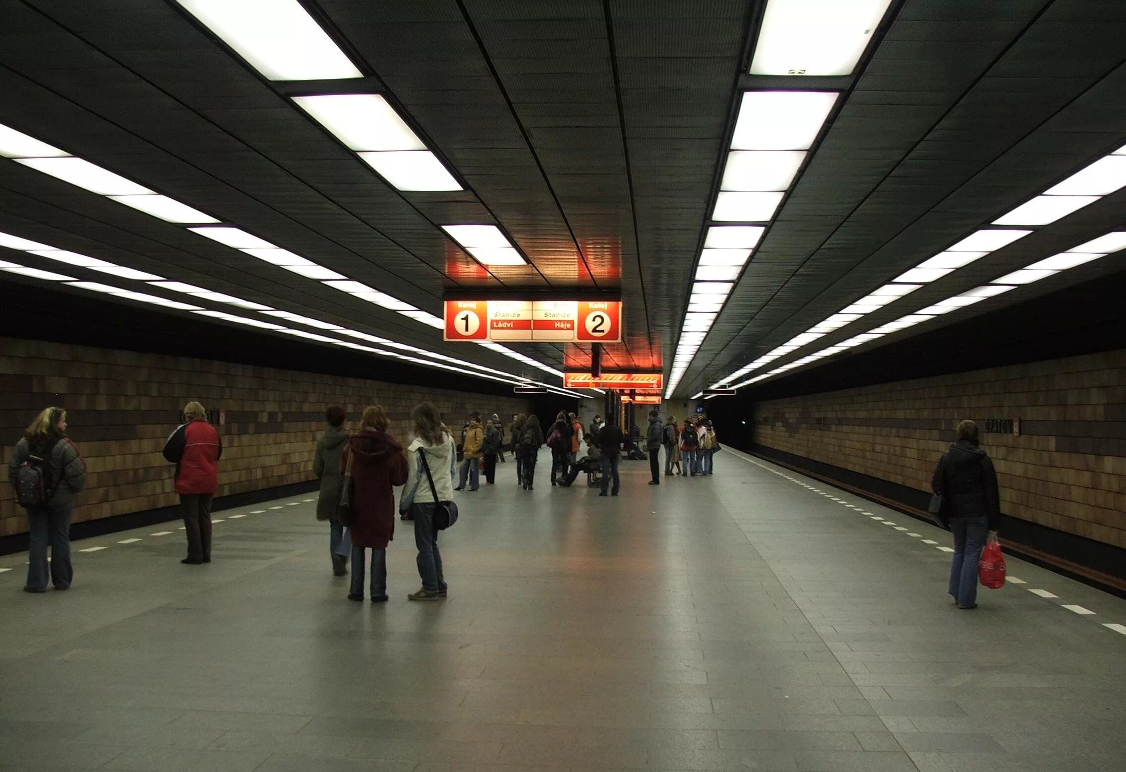Станция метро пражская. Станция пражская. Станция метро пражская. Станции метро праги. Парк пражская метро.