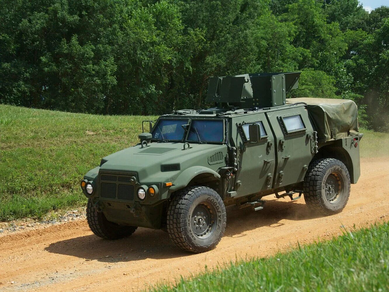 Best vehicle. Броневик Хамви. Бронеавтомобиль gff4 «Grizzly». Броневик HMMWV JLTV. Бронеавтомобиль Humvee.
