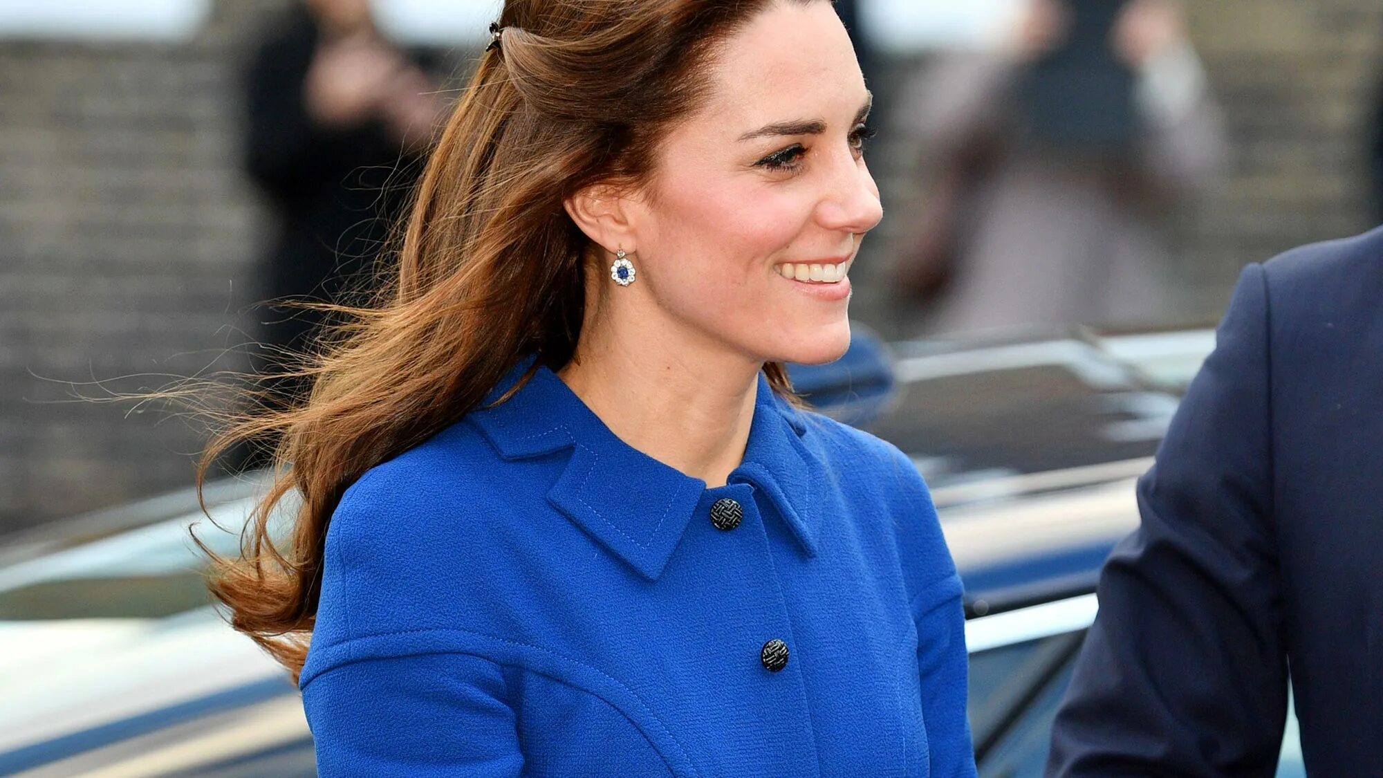 кэтрин герцогиня кембриджская бонд. кейт миддлтон грудь. герцогиня 2023. почему королевские особы носят жемчуг. герцогиня кембриджская кэтрин 2021.