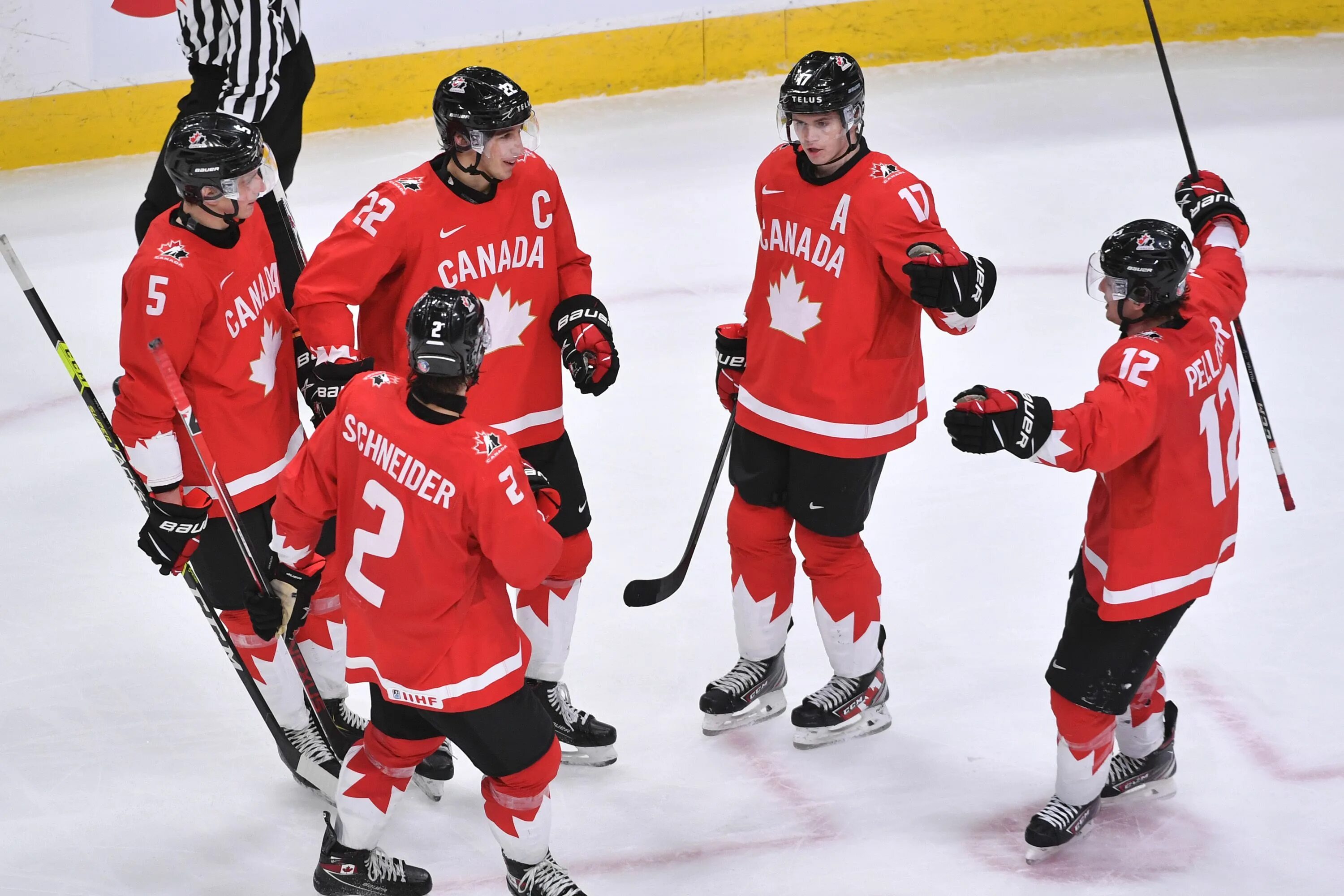 Сборная Канады по хоккею с шайбой. Хоккей сборная Канады 2021. Хоккеисты Канады 2021. Форма сборной Канады по хоккею 2021.