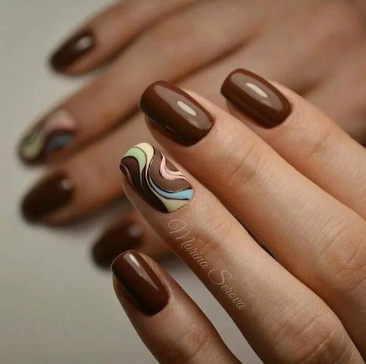 Маникюр коричневый с бежевым. Маникюр в коричневых тонах. Коричневый маникюр. Маникюр в коричневых тонах. Шоколадный маникюр.