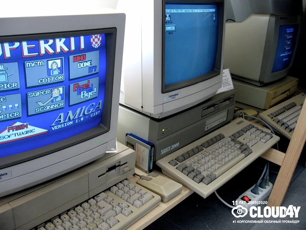 Компьютеры 90 х годов. Комп амига 90х. Commodore amiga 1000. Компьютер 90-х. Компьютер 2000.