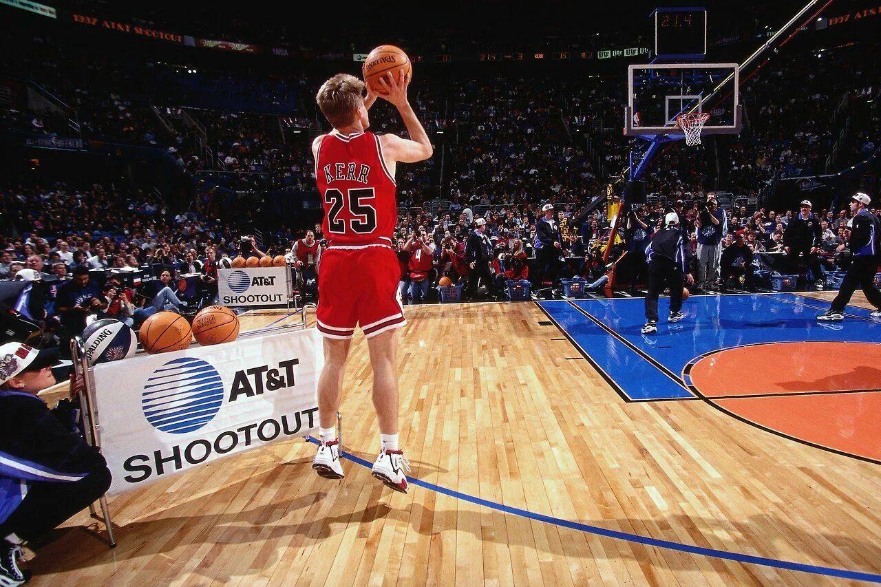 Стив Керр баскетболист. Трёхочковый бросок в баскетболе. NBA трехочковый бросок. 3 Очковый в баскетболе.