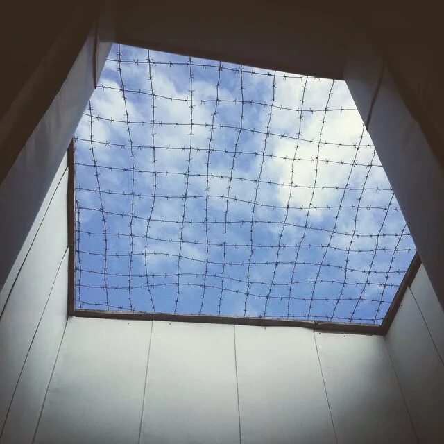 Небо в клеточку в полосочку. Небо в клеточку друзья в полосочку картинки. Небо в клеточку в полосочку. Полосы на небе. Небо в клетку.