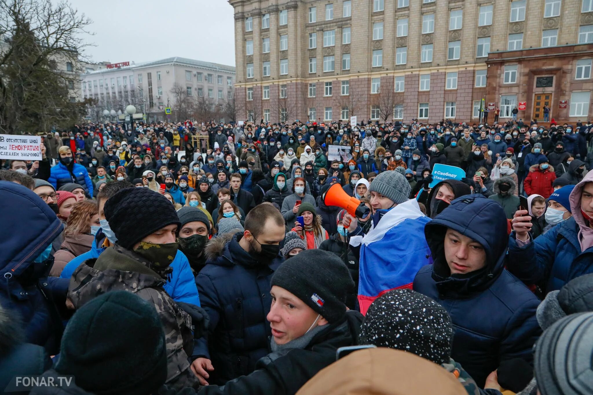 Гул в белгороде. Митинг в белгороде. митинги за навального в белгороде. протесты в белгороде. митинг в поддержку навального в белгороде.