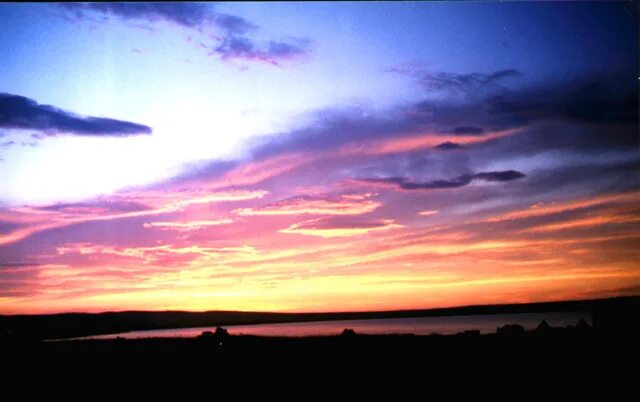 Красивая душа. Berserk гриффит затмение. Отражение солнца. Женщина свет. В её глазах закат сиял.