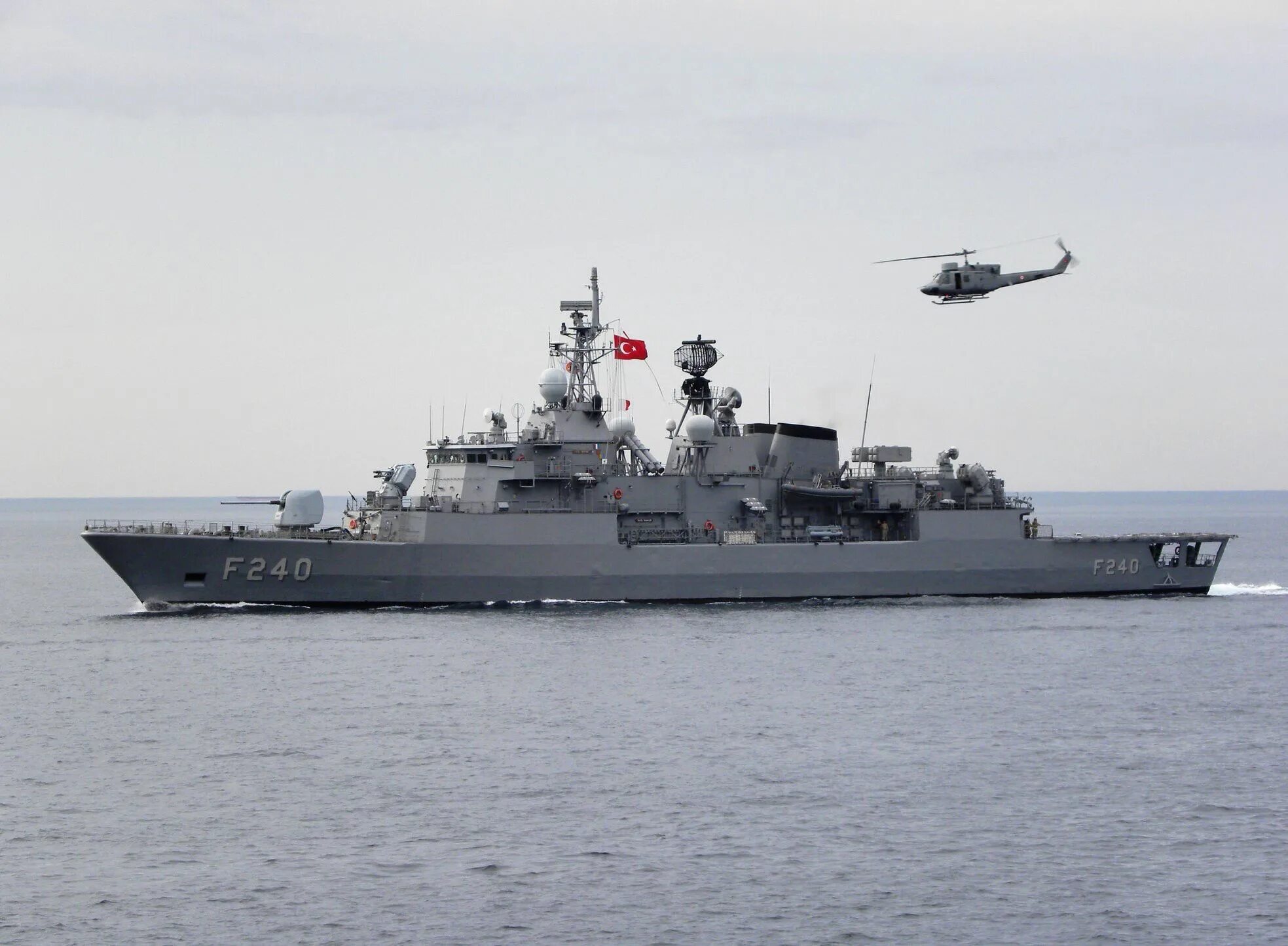 Проект milgem вмс турции корвет ada. Российский корабль в босфоре. Российский корабль турецкая. Флот вмс турции. Флот вмс турции.