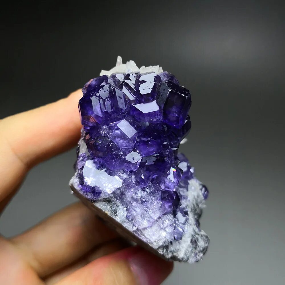 Голубой флюорит Кристалл. Флюорит шпинель. Purple Fluorite. Флюорит фиолетовый. Аметист голубой