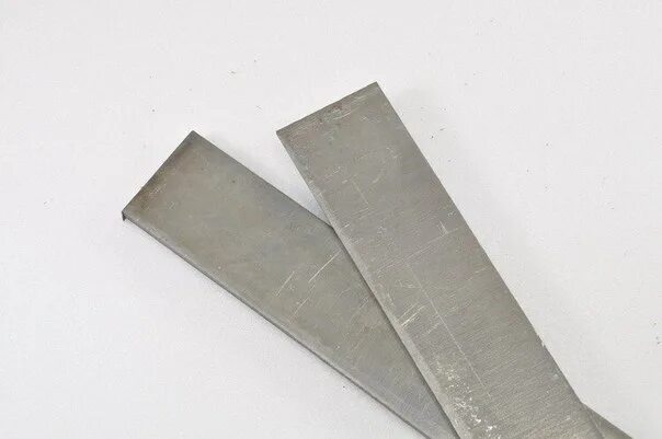 Полосовые заготовки для лезвий. Металл для изготовления ножей. Порошковая сталь для ножей. Металлические пластины для ножей.