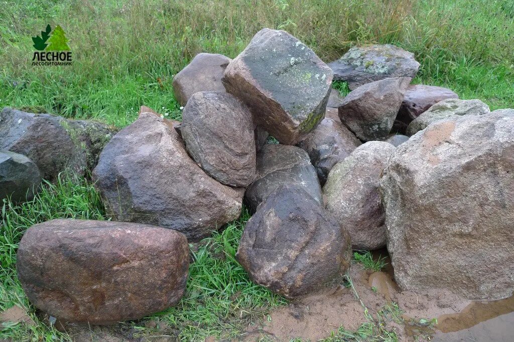 Сколько живет камень. Природный камень. Природные валуны. Крупный природный камень. Огромный плоский камень.