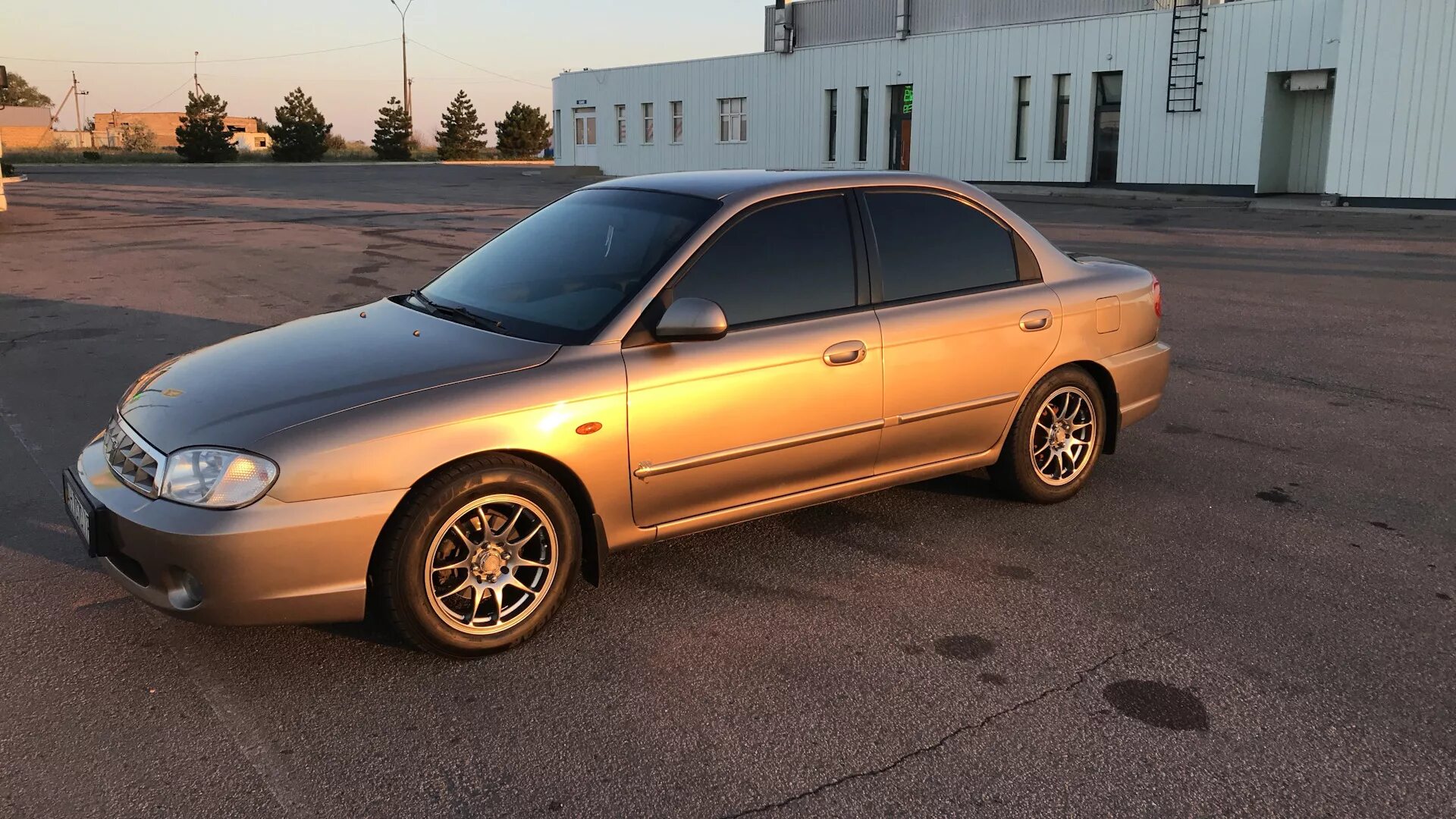Спектра 30. Kia Spectra занижение. Kia Spectra Shuma 2. Киа спектра занижение -50. Кия спектра на занижение -70.