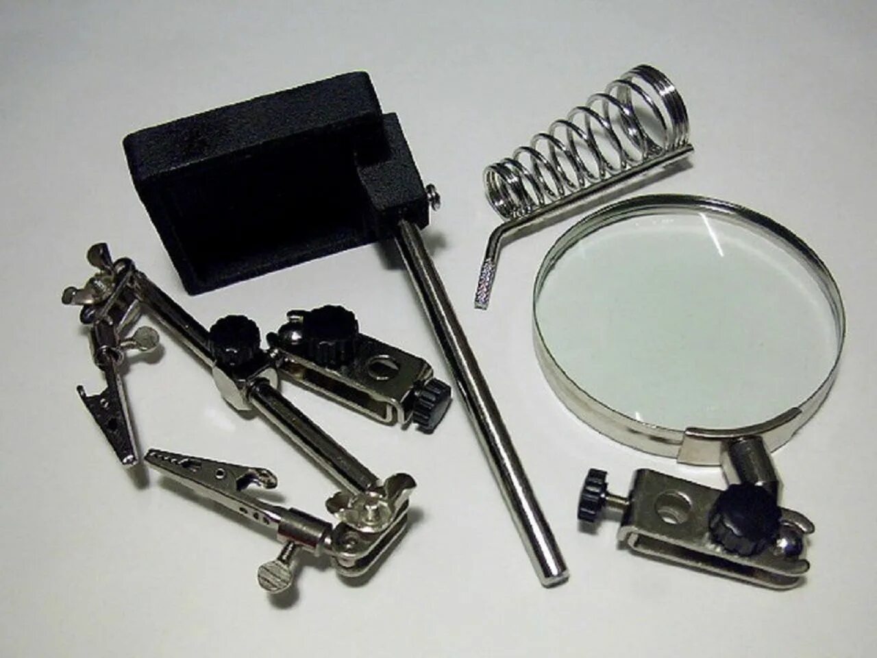 Третья рука как называется. Держатель для плат третья рука. Третья рука как называется. Третья рука как называется. Держатель «третья рука» с лупой х3 rexant.