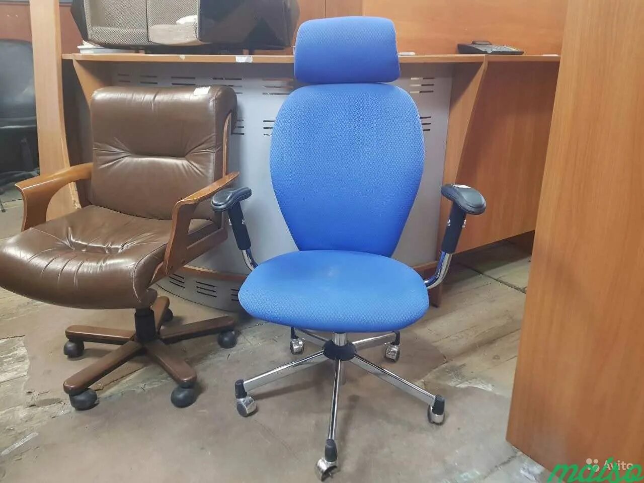 Кресло офисное б/у. Кресло для офиса б/у. Офисное кресло б/у искусственная кожа. Подлокотники кресла б/у 154х78.
