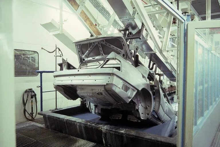 ферросплавный цех нлмк. конвейер мерседес 124. завод 124. мерседес 140 завод. здание литейного цеха.