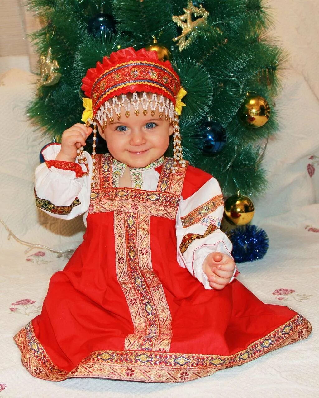 Нового костюмы для детей. Детские новогодние костюмы. Фольклорный костюм для девочки. Русский костюм для детей. Русский народный костюм.