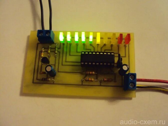 Lm3915. Индикатор на lm3915. Светодиодный индикатор на lm3915. Lm3915 даташит.