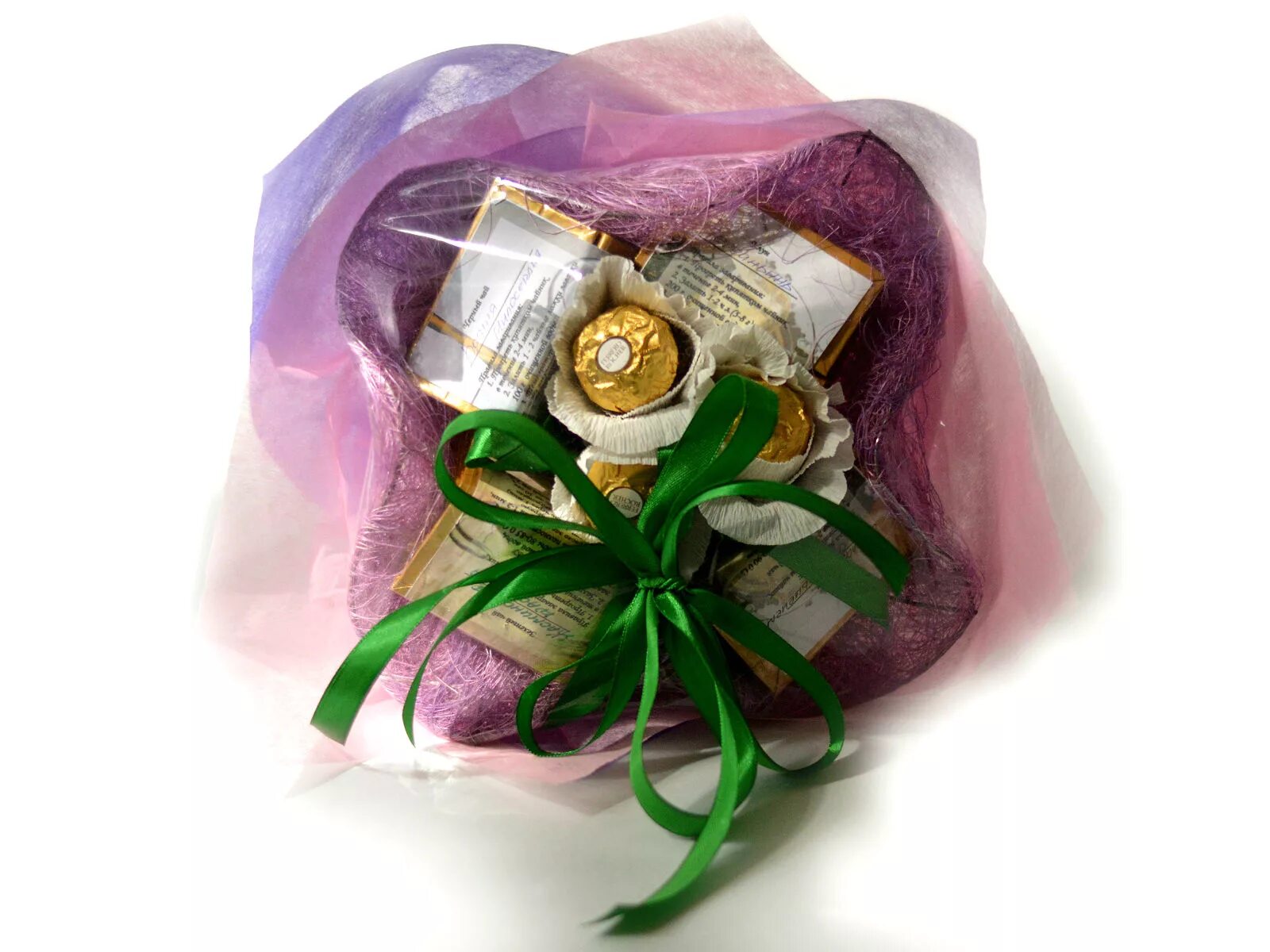 Букеты с пакетиками чая и конфетами. Букет из чайных пакетиков гринфилд. Чайный букет с конфетами. Букеты из конфет и чая своими руками. Чайный букет кантата мастер класс.