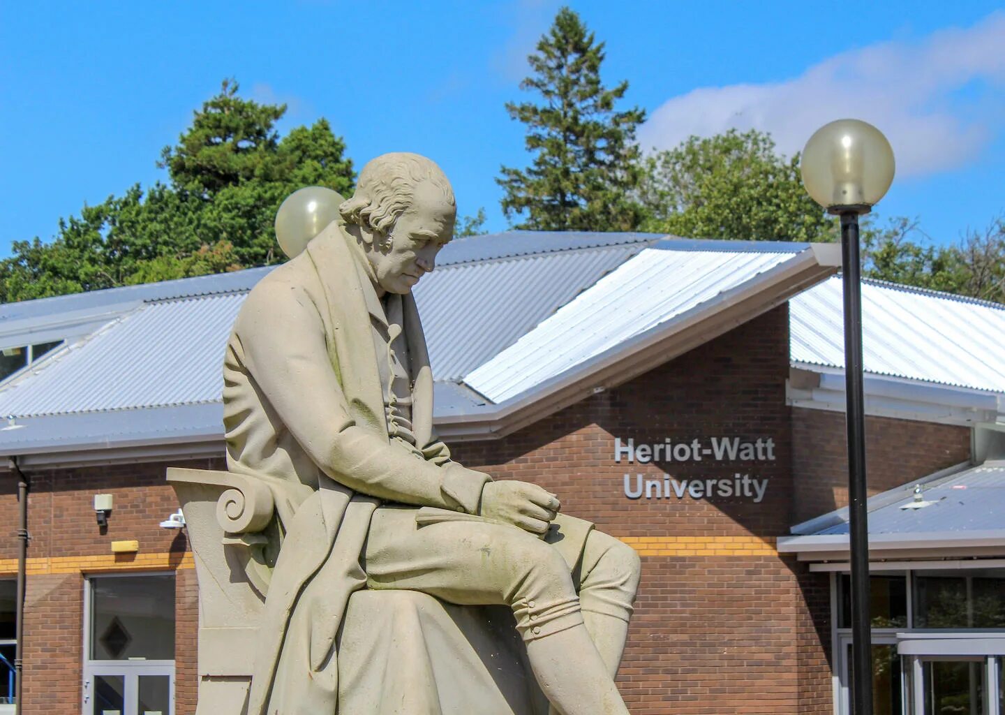 Центр heriot-watt. Центр heriot-watt. Heriot watt university edinburgh. Heriot-watt university университет. Исследовательский парк университета хэриот-уатт в эдинбурге.