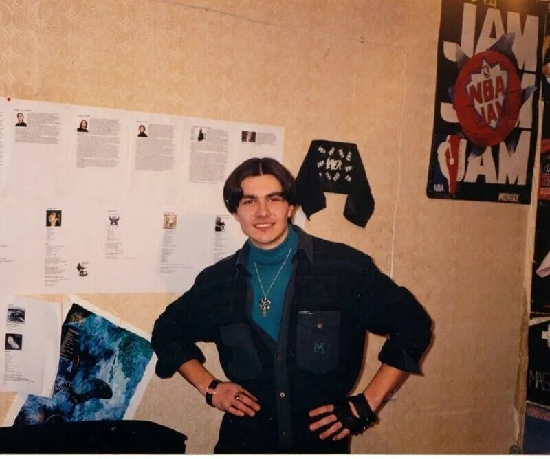 Люди 90-х. Сергей бодров 90е. Стиль 90-х мужчины бандиты. Одежда 90-ых годов. Одежда бандитов из 90х.