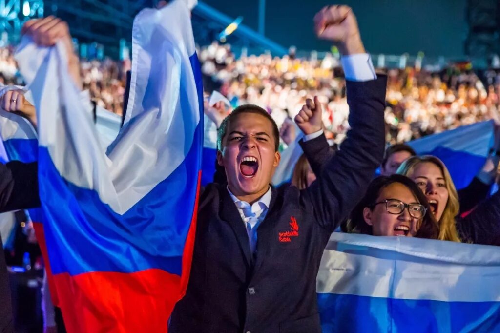 рэйтинг стан по эканромике. рейтинг конкурентоспособности. победители международных олимпиад. занимают первые места на международных. российские школьники.