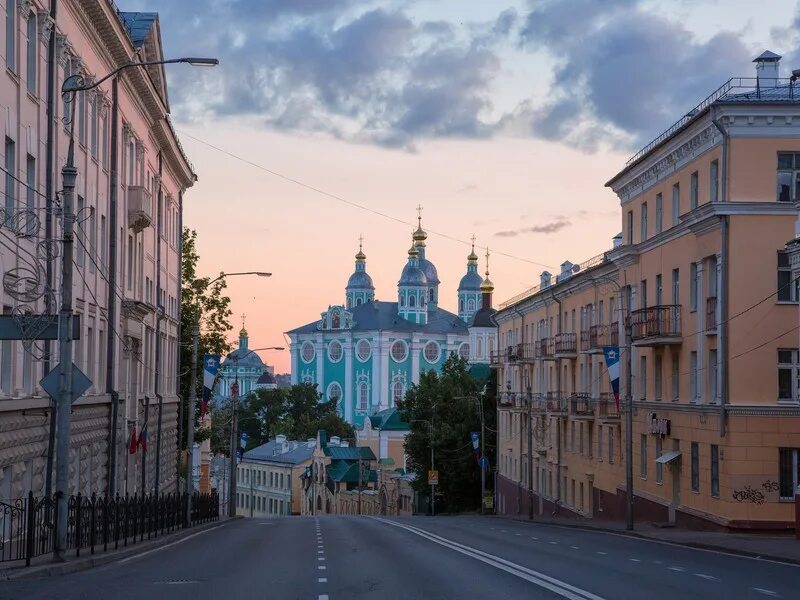 Смоленск где можно купить. Смоленск. Большая Советская Смоленск сейчас фото. Дом с часами Смоленск. Фото Смоленска большая Советская вечер.