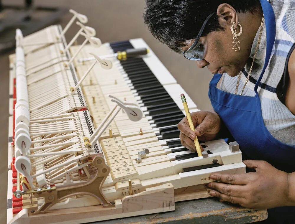 Укороченное фортепиано. Фортепиано маджестик. Малогабаритные модели пианино. Make a piano. Игра на фортепиано.