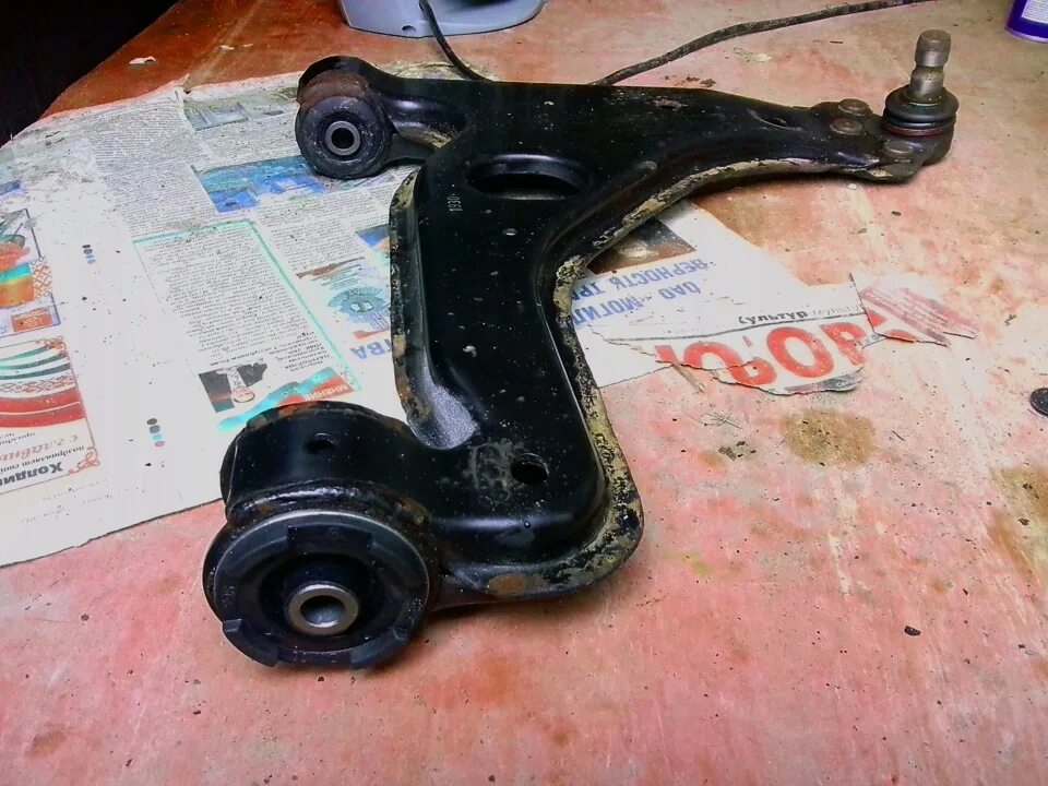 Сайлентблок задней балки astra j. Передние сайлентблоки опель кадетт. Сайлентблоки опель омега б передние. Задний сайлентблок переднего рычага опель омега б. 0 бензин.