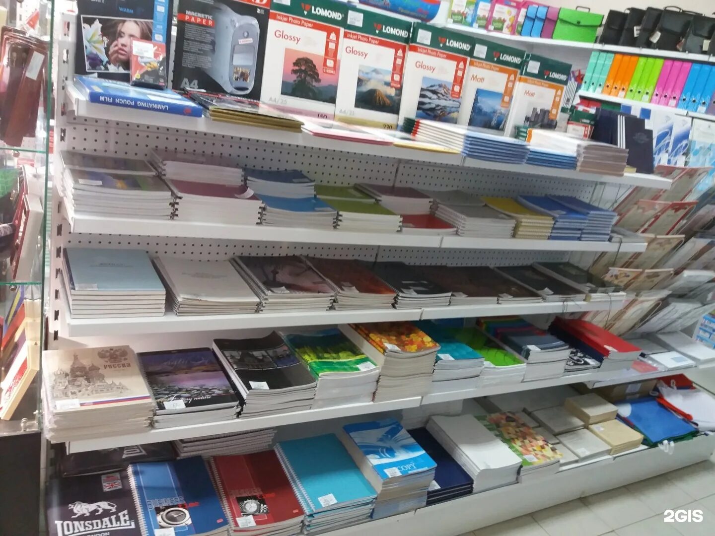 канцелярские и художественные товары. магазин канцтоваров касса. выкладка канцелярии в магазине. канцелярский магазин в хасавюрте. полки для канцтоваров.