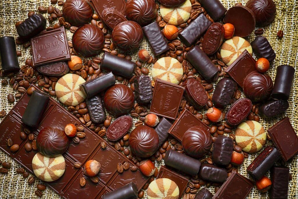 Видеть много конфет. Шоколадные конфеты. Конфеты шоколад. Шоколадные кондитерские изделия. Конфеты шоколадные разные.